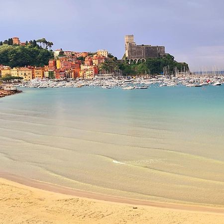 La Casa Del Pittore Anna House Lerici Rum bild